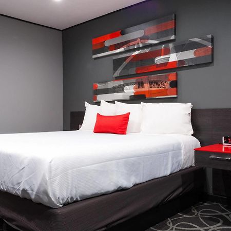 Astro Pasadena Hotel Extérieur photo