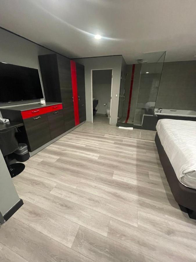 Astro Pasadena Hotel Extérieur photo