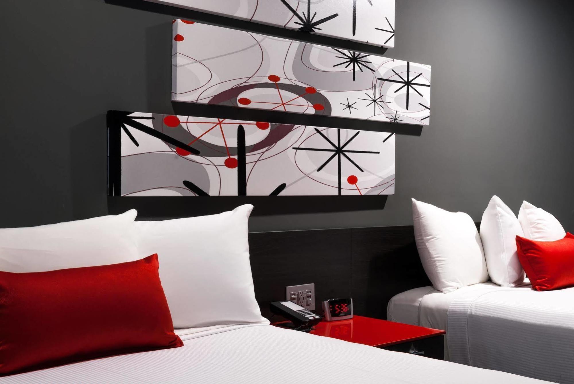 Astro Pasadena Hotel Extérieur photo