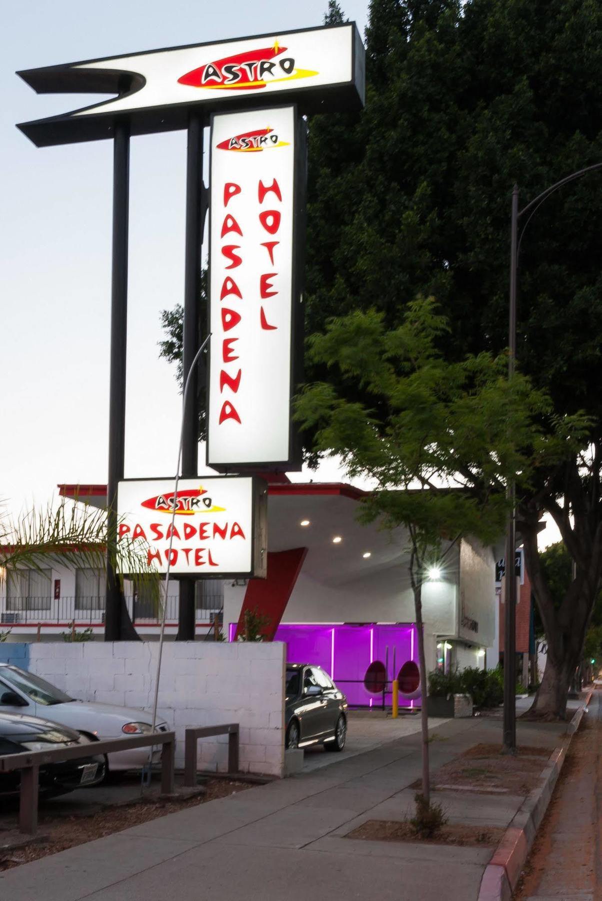 Astro Pasadena Hotel Extérieur photo