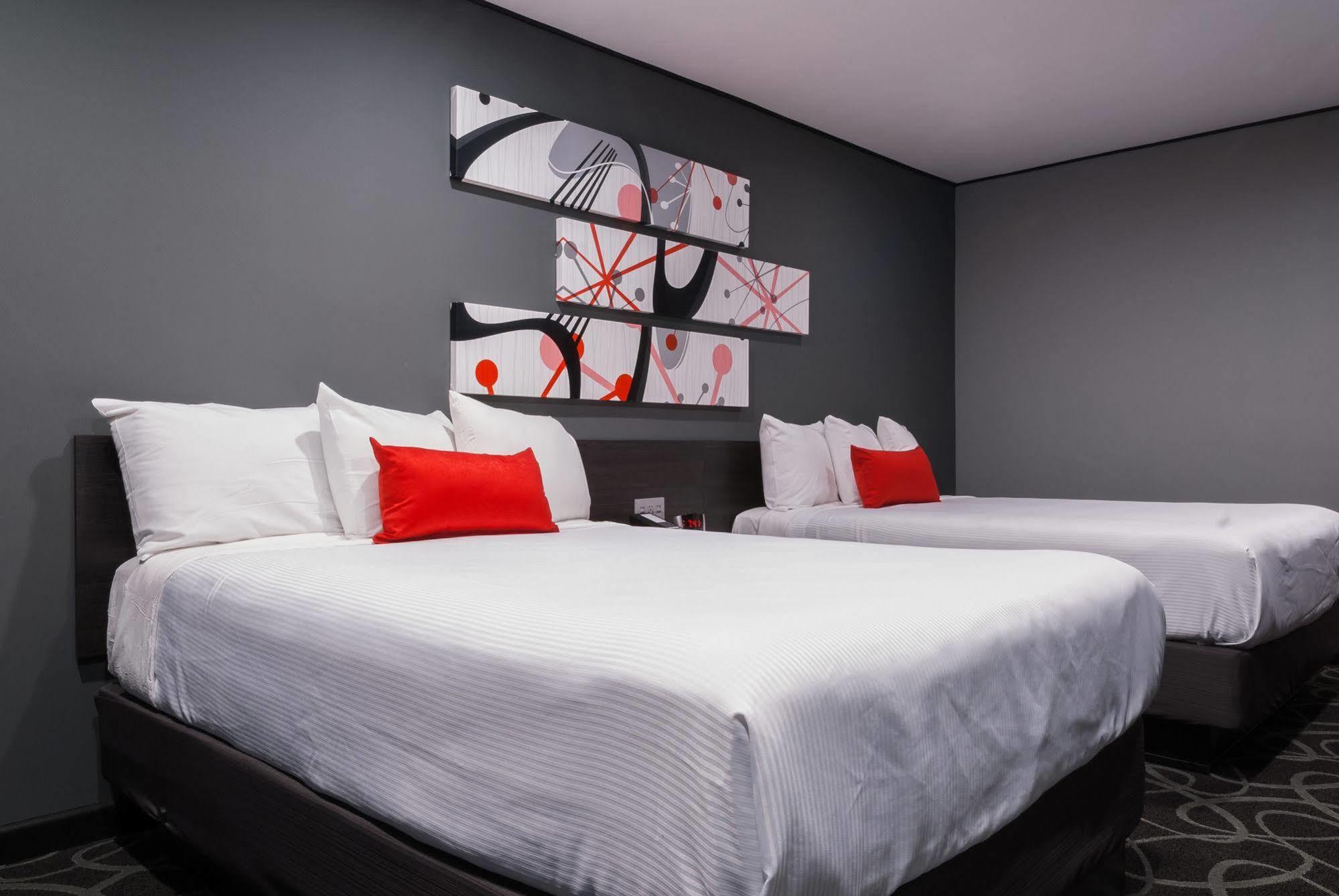 Astro Pasadena Hotel Extérieur photo
