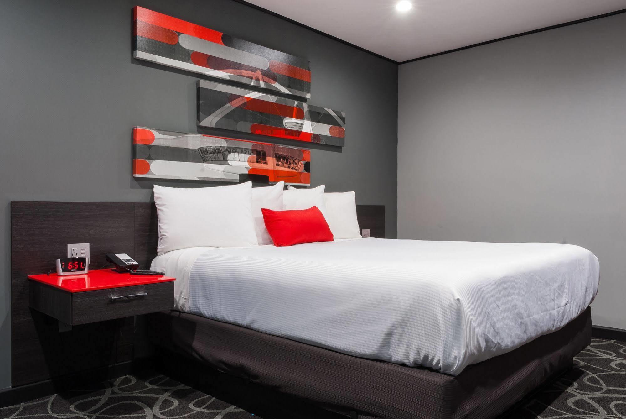 Astro Pasadena Hotel Extérieur photo