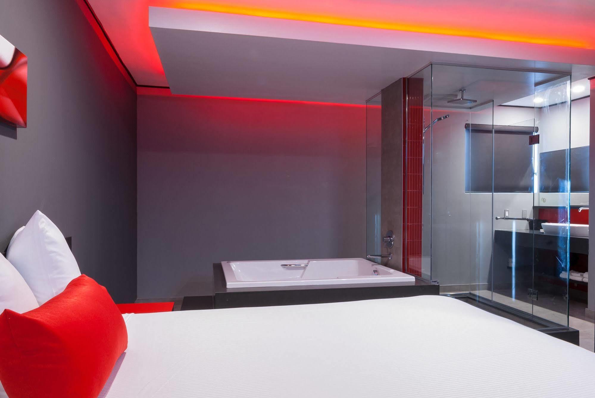 Astro Pasadena Hotel Extérieur photo